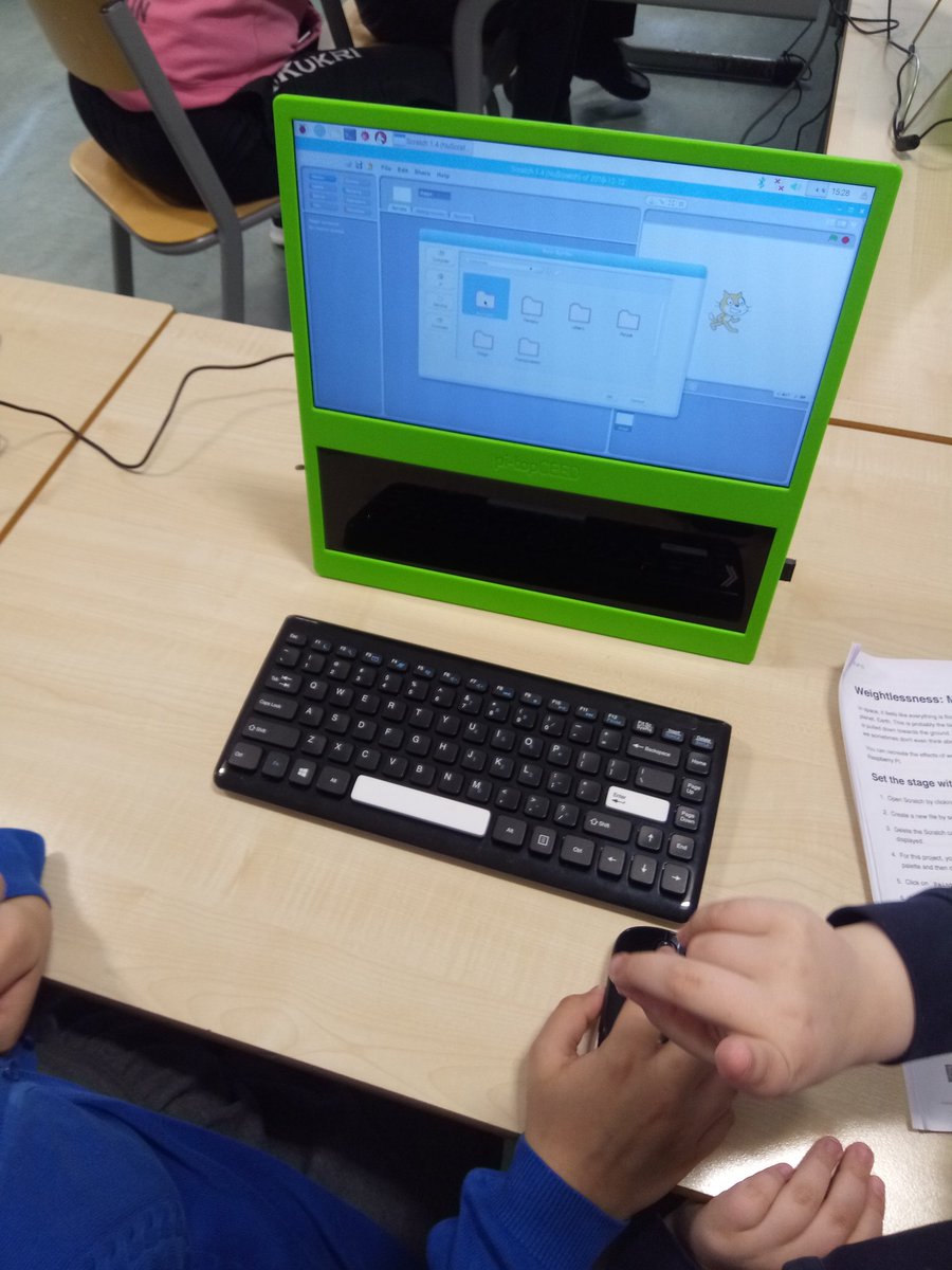 digitalMakerCIC's tweet photo. We were in #riversidePrimary and @seaton_school yesterday as part of the @CC_Abdn #aalf2018 - working with p5&amp;6's on @GetPiTop &amp; @scratch . Teachers impressed with pupils abilities &amp; team work. https://t.co/PuKXs73JjQ