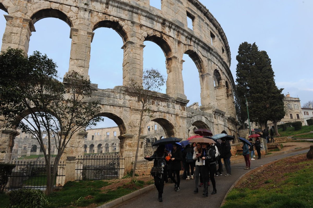 La Sindaca @virginiaraggi ha incontrato a Trieste studenti e sopravvissuti all'esodo istriano, a Pola studenti e insegnanti e il Sindaco di Rovigno nella città omonima