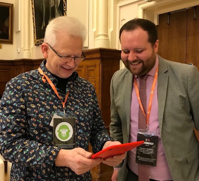 ReportGorilla's tweet photo. Finding insights hidden in #survey data at #VFS18 https://t.co/HF5t8xrYtn