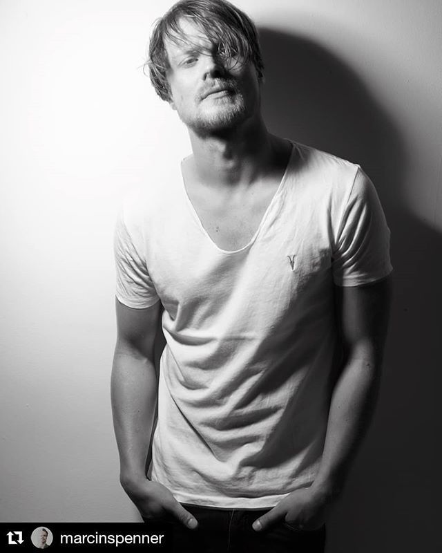 SonyMusicPL's tweet photo. Męskie piękno w czystej postaci 😍 #MarcinSpenner
@marcinspenner #spenner #portret #man #boy #lucy #SonyMusicPoland https://t.co/e0NvHiIZjb https://t.co/EkEZD2vvDe