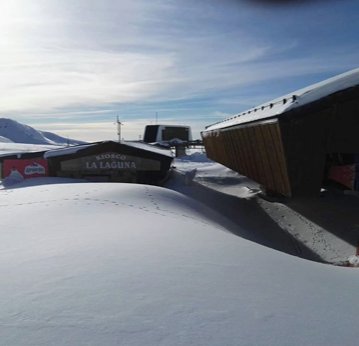 EoeSierraNevada's tweet photo. ¡Brutal!
Ayer por la tarde, el equipo de pistas tomaba éstas impactantes imágenes de la estación inferior del Telesilla de La Laguna.
Los espesores acumulados éstos días dejan un remonte al que la nieve le ha ganado todo el terreno.
-
-
-
-
-
-
📷 V. Torrecillas https://t.co/dEmsTOOF2J
