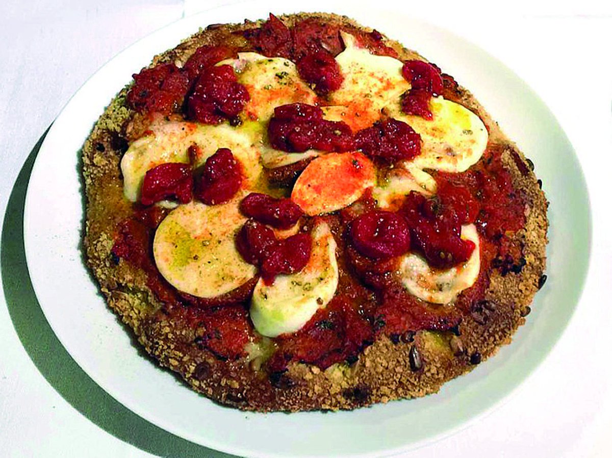 Gustissimo's tweet photo. Cosa ne pensate della PIZZA DI CRACCO?👨🏻‍🍳🍕 
A noi non sembra così male: l'assaggeremo sicuramente!😃
https://t.co/EGlcIkwDUv #pizza #Cracco https://t.co/v8QWDoSsJf