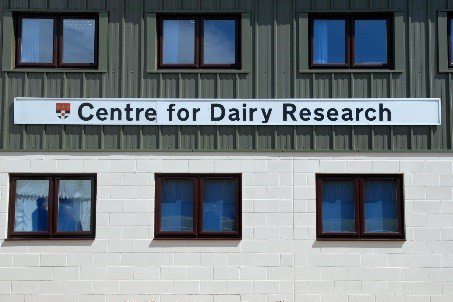 UniRdg_SAPD's tweet photo. Congratulations to all of our colleagues at The Centre for Dairy Research (CEDAR) who are celebrating their 25th anniversary and the official start of their LEAF Innovation Centre status today. https://t.co/hBFEnoWpqz https://t.co/O4epK88qYL