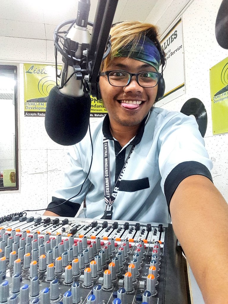 xchanpaopao's tweet photo. 1st time pero excited nku for next time ๐๐ #Newscaster #Practicumer https://t.co/PbYvP97730