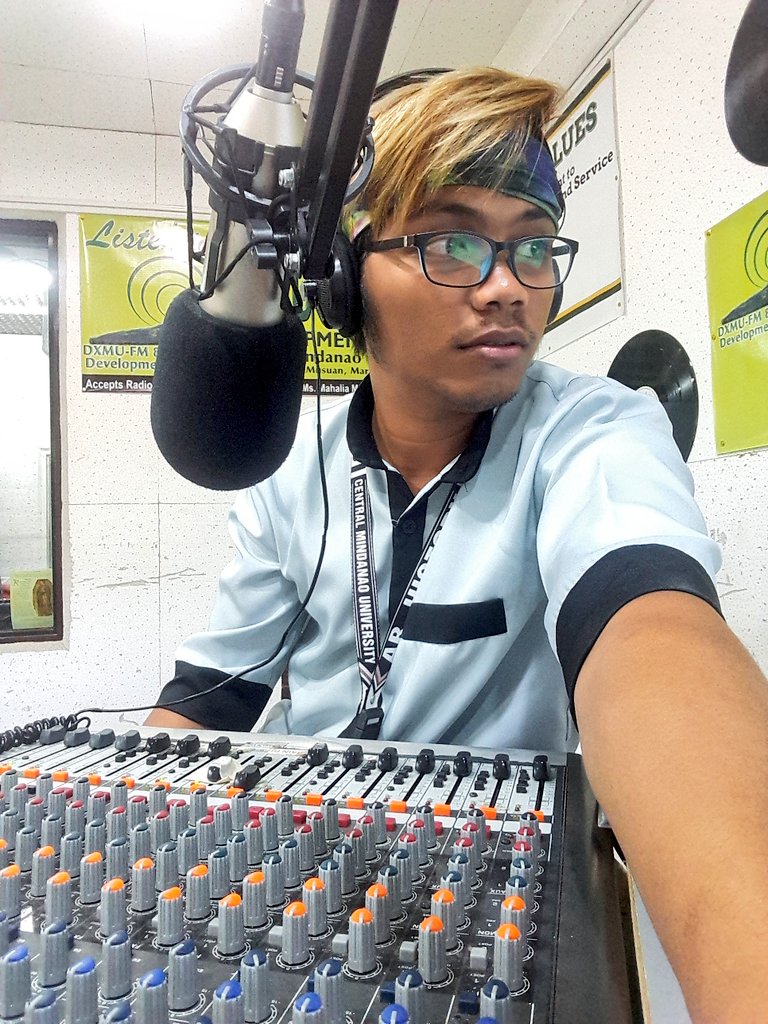 xchanpaopao's tweet photo. 1st time pero excited nku for next time ๐๐ #Newscaster #Practicumer https://t.co/PbYvP97730