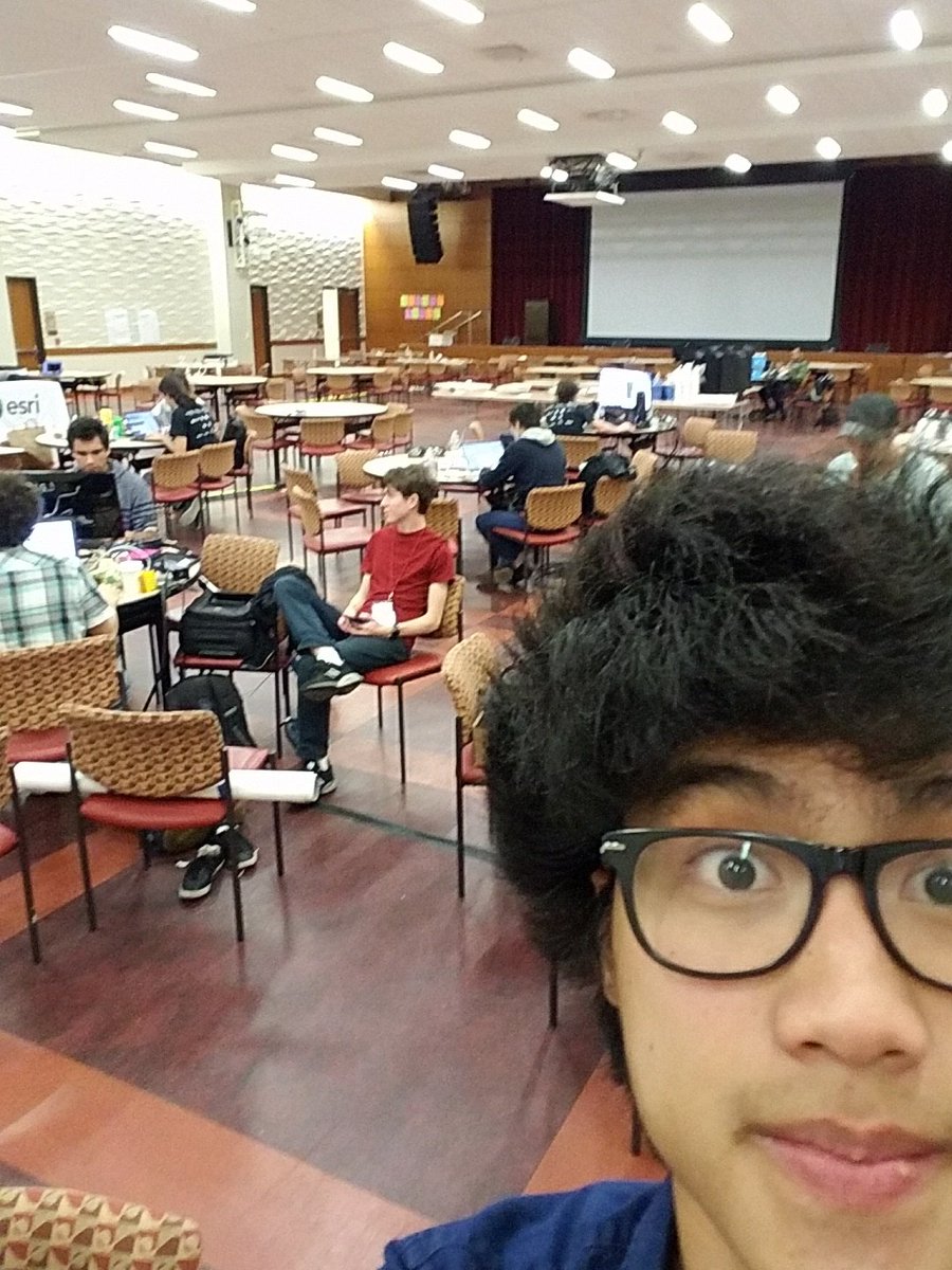 dragon_khoi's tweet image. hard workers up in here #CreatingReality @USC