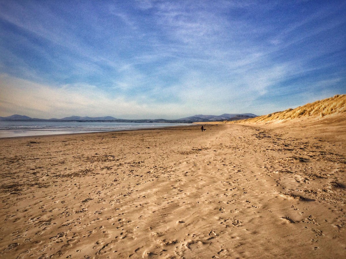 aahevents's tweet photo. Another shot from beautiful #Harlech to kick start your Wednesday! ☀️🏴󠁧󠁢󠁷󠁬󠁳󠁿

#HumpDayMotivation https://t.co/mAZ1E38WIJ