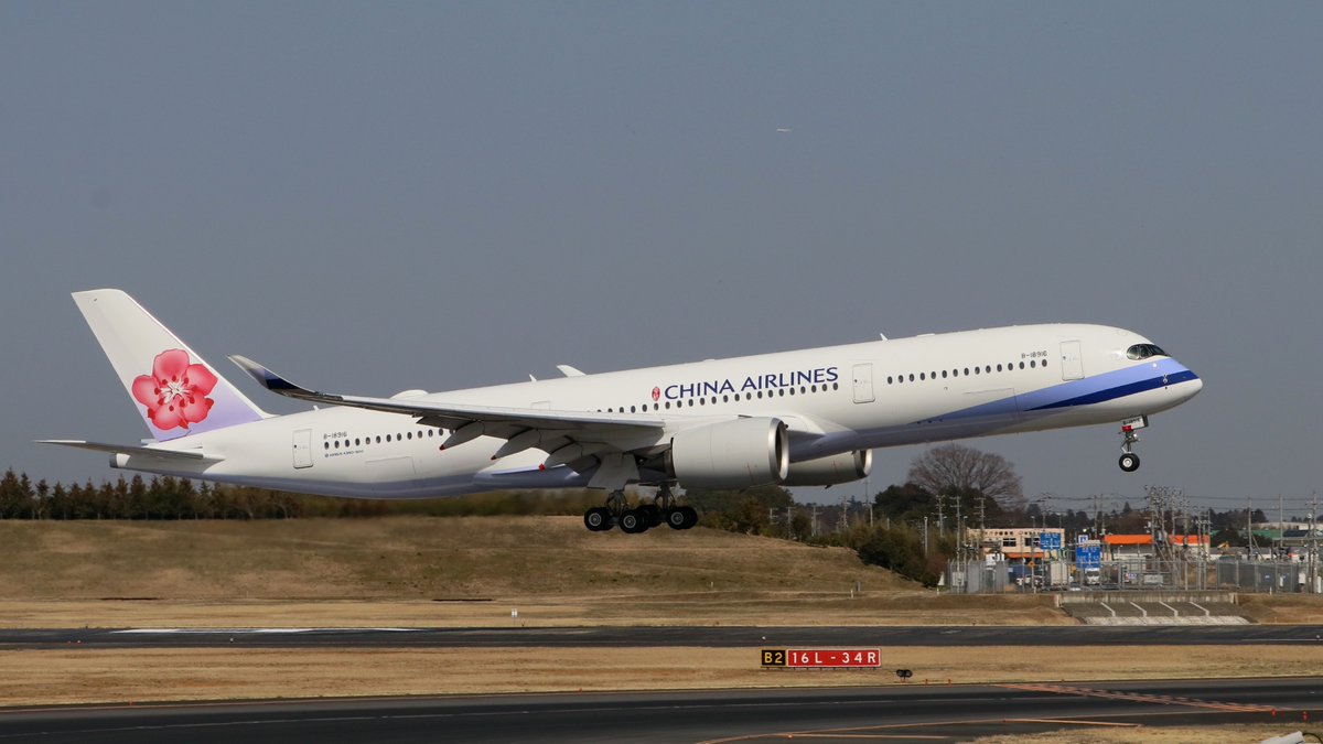 raichan_nariku's tweet photo. China Airlines(CAL) #CI100 TPE--NRT✈️ #Bー18916 . A350-941✈️ NRT16L,Landing.🛬当機は8日にTPEにフェリーされ12日から就航したようです😉3日後の今日、早くも成田初飛来となりました😂3月(今月)REG登録の最新機です😅こんな飛来はいつでも大歓迎です😍👏 https://t.co/1AgwbfwmLx