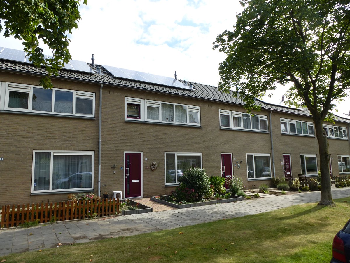 wonenbijJOOST's tweet photo. we gaan 68 woningen in Dr. de Brouwerlaan en Meierijstraat #energiezuiniger maken ism #Atriensis en #Elk : #isoleren dak, gevel en vloer en op verzoek #zonnepanelen #maatwerk https://t.co/j3uzDCUtHx