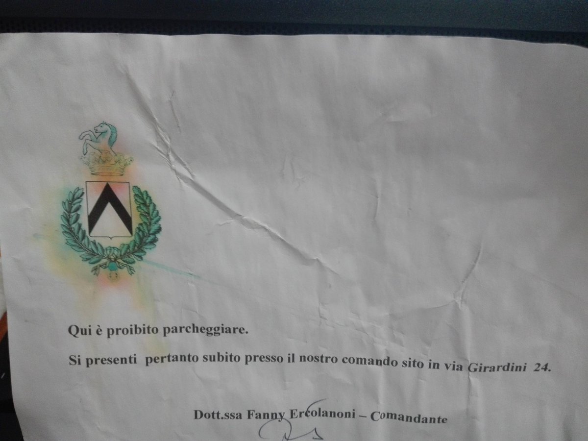 PL_Udine's tweet photo. #Udine #PoliziaLocale Su veicoli in sosta sulla cd. Collinetta del Conservatorio sono apparsi dei foglietti con testo: “Qui è proibito parcheggiare. Si presenti subito presso il nostro Comando sito in Via Girardini n. 24 https://t.co/WJ5WtsSbHD D.ssa Ercolanoni Fanny-Comandante “ https://t.co/T7iOlrRHES