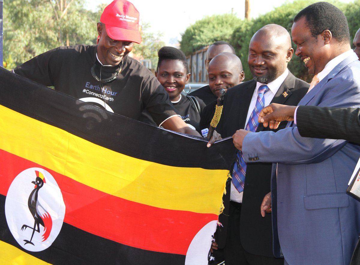 WWFUganda's tweet photo. Hon. Sam Cheptoris flagged off #EarthHourWalk tdy @min_waterUg HQs. The team walks 370km in 10 days from 14-24 Mar. Catch the walkers as they go thru Kla, Mityana, Mubende, Kyenjojo, Fort &amp; Kasese to raise awareness about climate change. 🌍#EarthHour #Connect2Earth @wwfafrica https://t.co/dcB1LluvJC