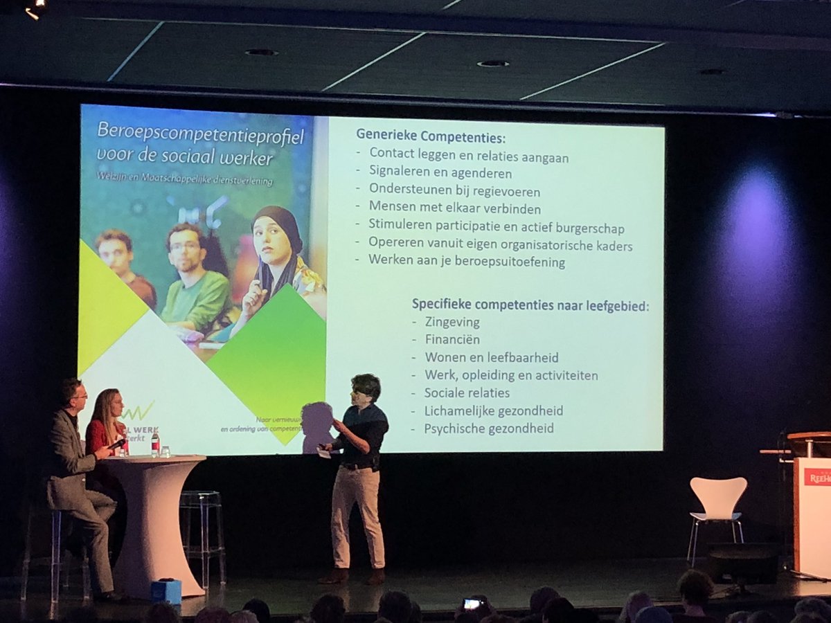 Een nieuw #beroepscompetentieprofiel. En #beroepscode voor de sociaal werker. Basis voor handelen voor het sociaal werk als volwaardig vak. Er moet enorm veel gebeuren in de wijken. De gemeenten herontdekken de sociale basis, opbouwwerk. <a href="/OvergaagMariska/">Mariska Overgaag</a>