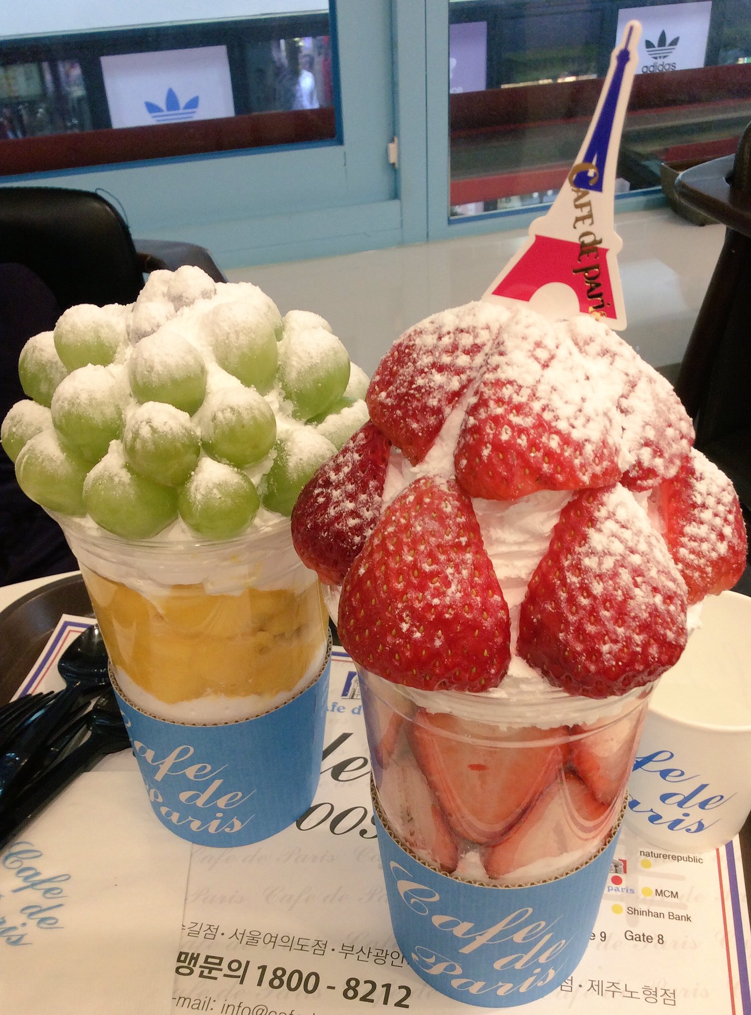 Hyungjong フルーツボンボンのお店 Cafe De Paris 明洞1号店に行ったことがあります インスタ映えバッチリですね 中身はフルーツ 生クリーム シェイクとシンプル 量が多いし 食べてて飽きちゃうので アイスクリームとかシリアルを入れて欲しい感じ