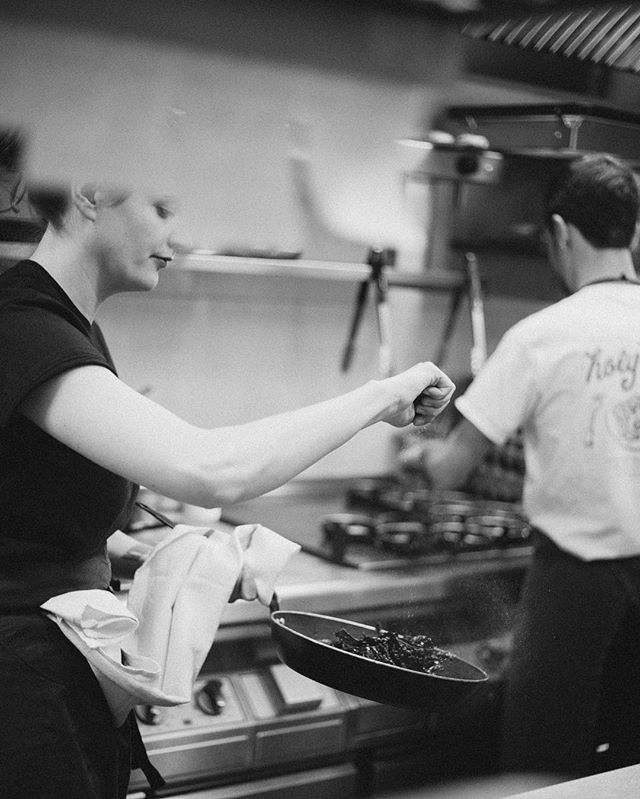 holybellycafe's tweet photo. 🤘COMME UN MERCREDI 🤘@lebibii tossing that good food like its 2013! Food all day friends, come get it! ❤️ #KitchenTillFour #Everyday #NineToFive #LaBase #EatYourBreakfast #TurbiLife #EggsAndSides #TurbiTurbi #ItsGoodBecauseWeCare https://t.co/x2Pq3FMOVG https://t.co/ieZikquudD