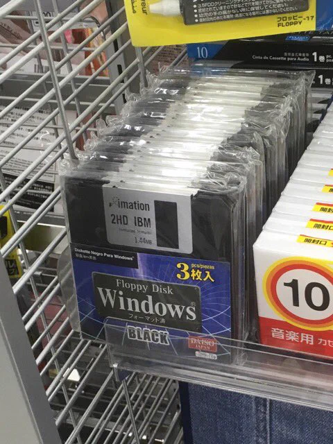 知ってると年代がわかっちゃう？ｗダイソーに入荷されたフロッピーｗ
