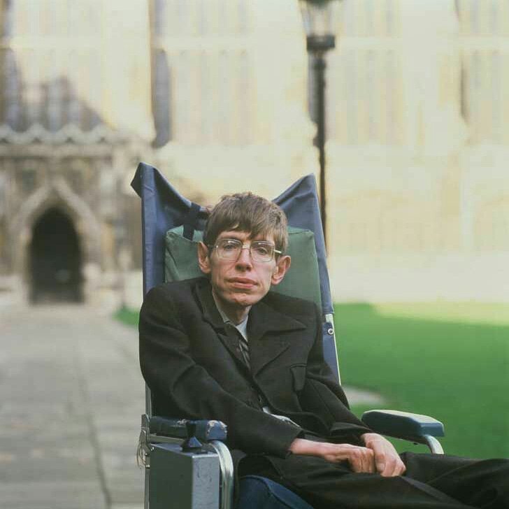 techchat69's tweet image. TO LOOK UP AT THE STARS, NOT DOWN AT YOUR FEET.
TRY TO MAKE SENSE OF WHAT YOU SEE &amp;amp; WONDER ABOUT WHAT MAKES THE U-N-I-V-E-R-S-E EXIST.
Rest in Peace to Sir Stephen William Hawking.
#stephenhawking #ABriefHistoryOfTime #Cosmos #QuantumPhysics