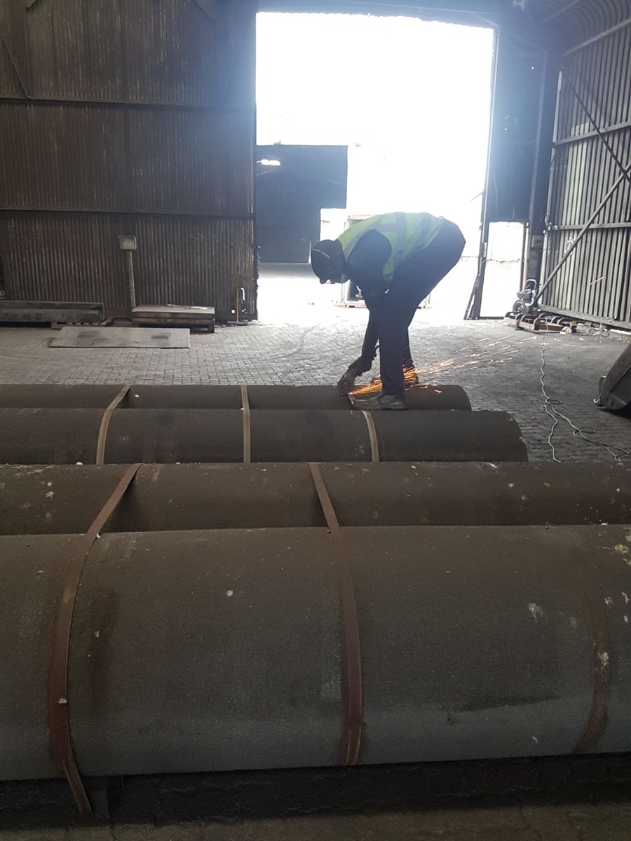 Greystones_Ent's tweet photo. Check out our Graphite electrodes project completed this week by Greystones Enterprises (Pty) LTD.
Our customized pallets are manufactured to handle the graphite electrodes safely into 20ft containers , allowing the receiver the ability to unload without heavy machinery. https://t.co/ZCCTutiEEK