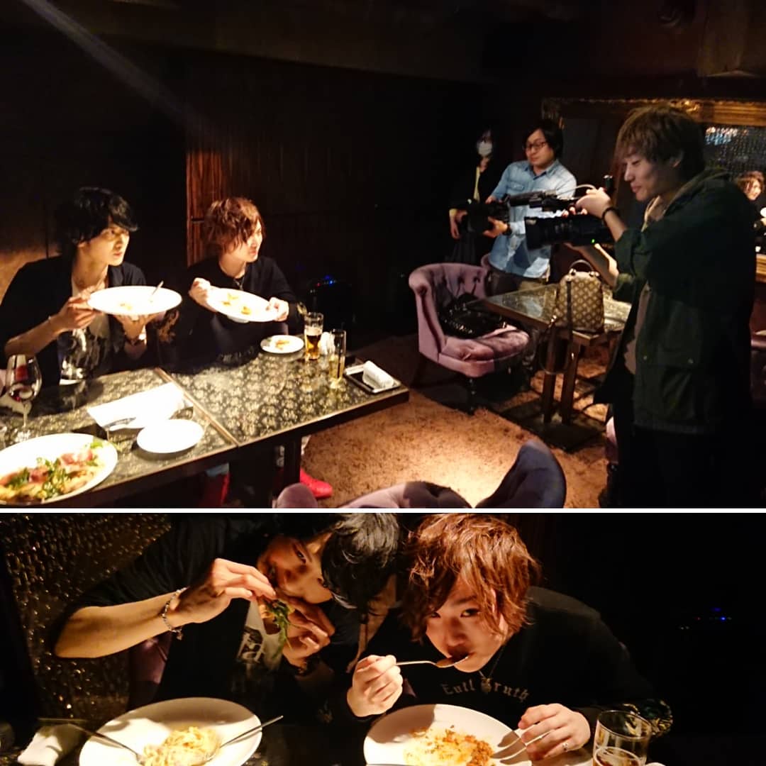 サガーラ 自由人 恵比寿にある水槽レストラン バー ラグシス さんに撮影でお邪魔してきましたー 店内はおっきい水槽あって幻想的でラグジュアリーな感じで素敵でした この撮影の放送は3 18 日 からおそらく３週に渡って放送するかとー なかなか