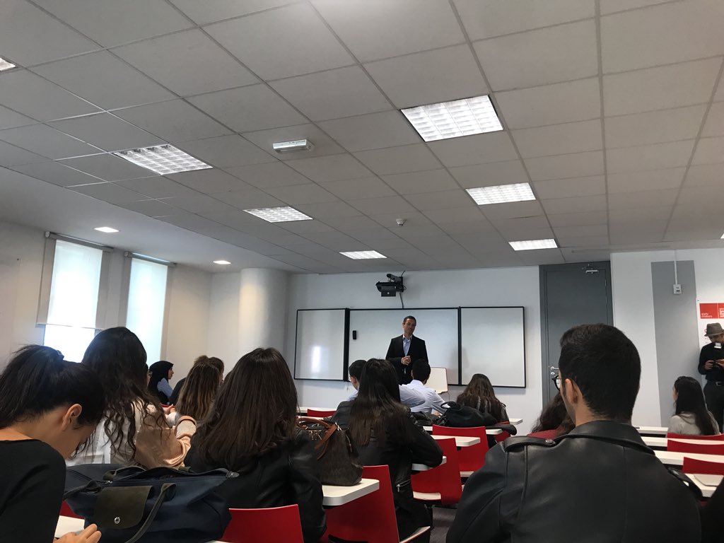 SelBenouhoud's tweet photo. Conférence sous le thème du recrutement animée par Tarik Tazi, un ancien de l’emlyon dans le cadre du forum entreprises @emlyon_casa #LT https://t.co/yAGYs655Pc