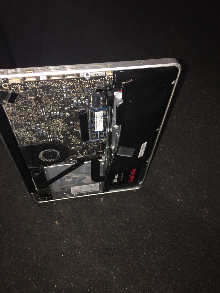 grepcoffee's tweet photo. What a way to end the night.. Pretty lucky this wasn’t worst..
.
.
.
.
.
.
.
#MacBookPro #Apple #Battery #macbook https://t.co/ByVIsEx10w