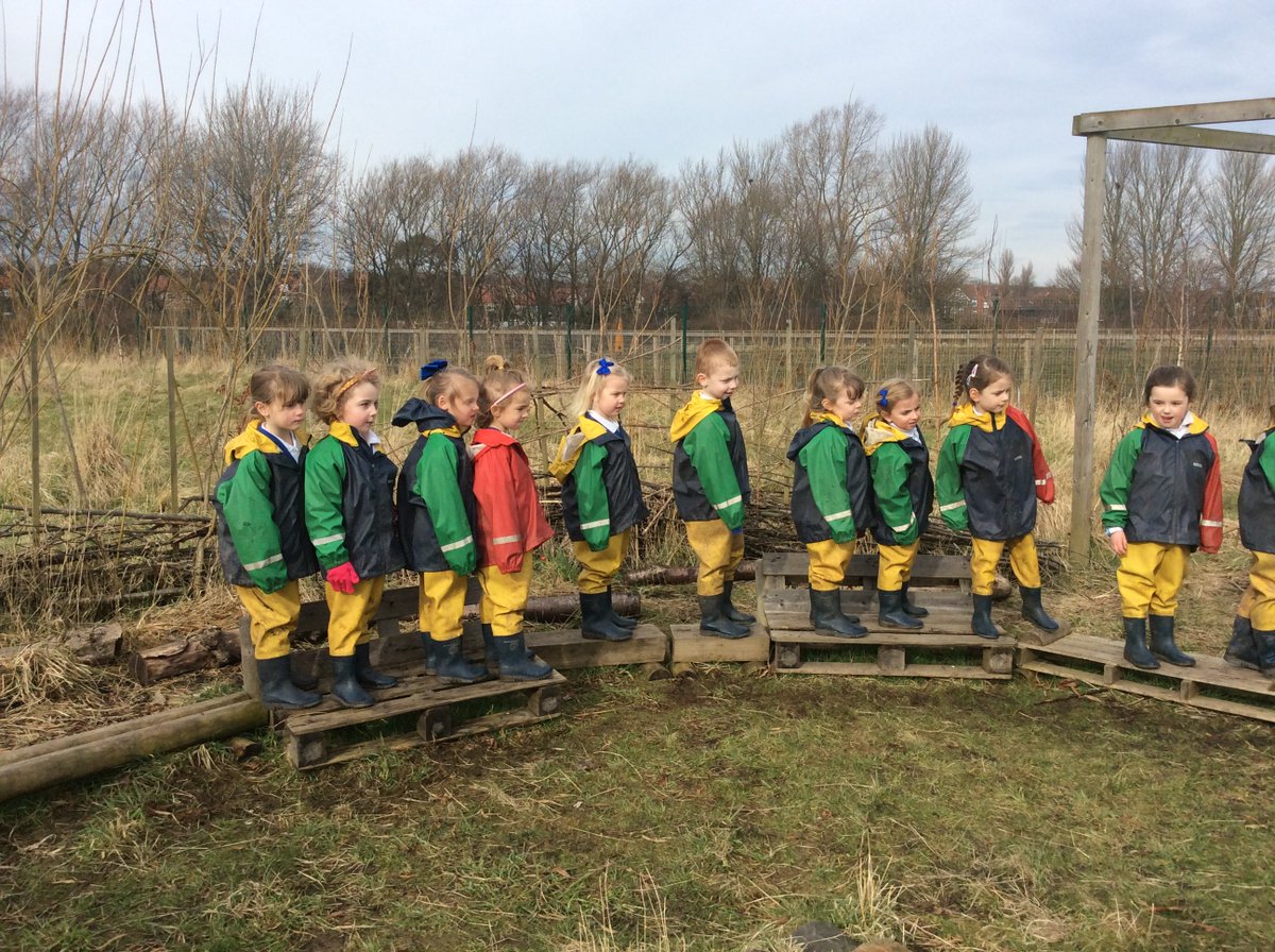 StMarysSchoolRC's tweet image. Reception enjoyed a trip to #forestschool this morning! #outdoorlearning