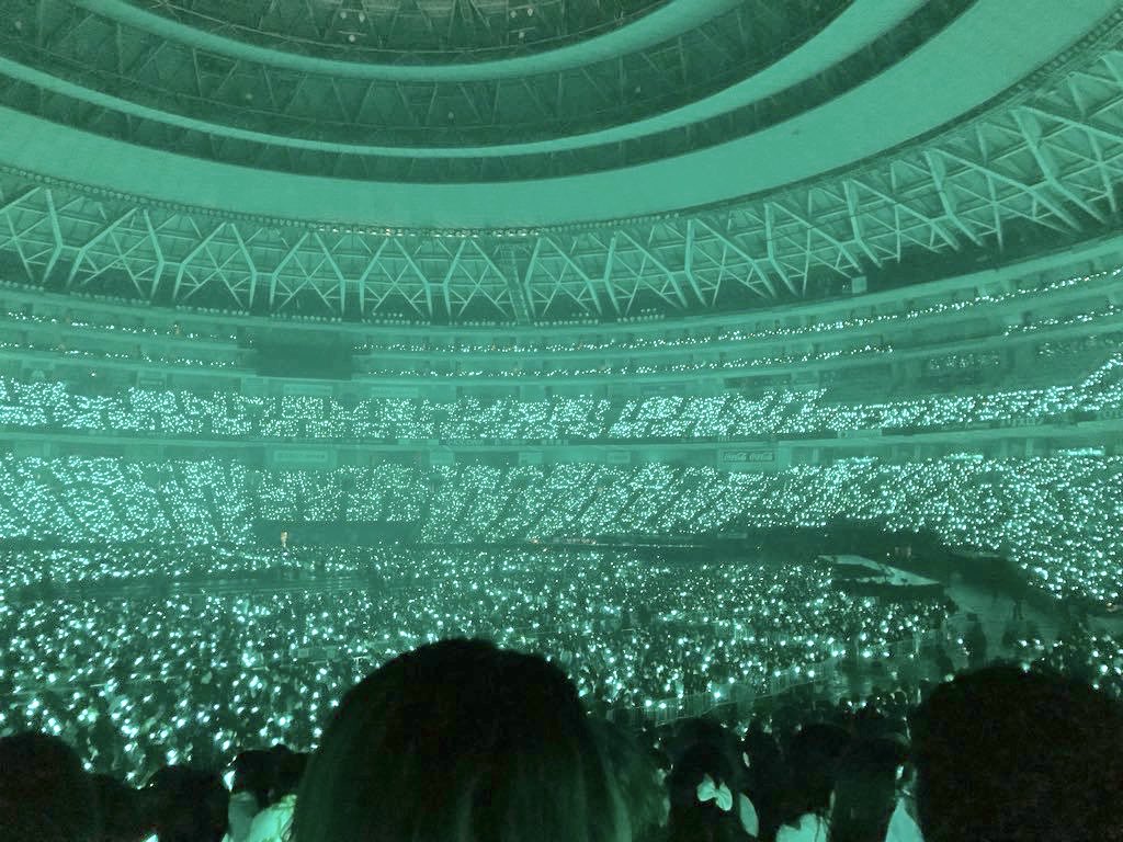 whenshinee's tweet photo. Why is SHINee called SHINee?

In the english language, when you add -ee to something, it becomes the recipient of. Like trainee receives training, employee- employement, like SHINee - Shine - light.

SHINee are called SHINee bc they are the ones who receive light. https://t.co/23kUsjmJgY