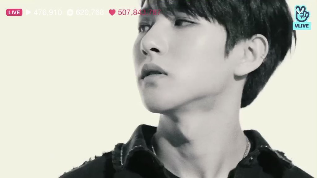 purpleboyyx's tweet photo. ถึงหนูจะโตแล้ว จะหล่อจะเผ็ดเบอร์ไหน หนูก็ยังเป็นน้องอินจุนตัวน้อยๆที่น่ารักน่าเอ็นดูของแม่เสมอ❤️  #RENJUN https://t.co/fwX34wlRym