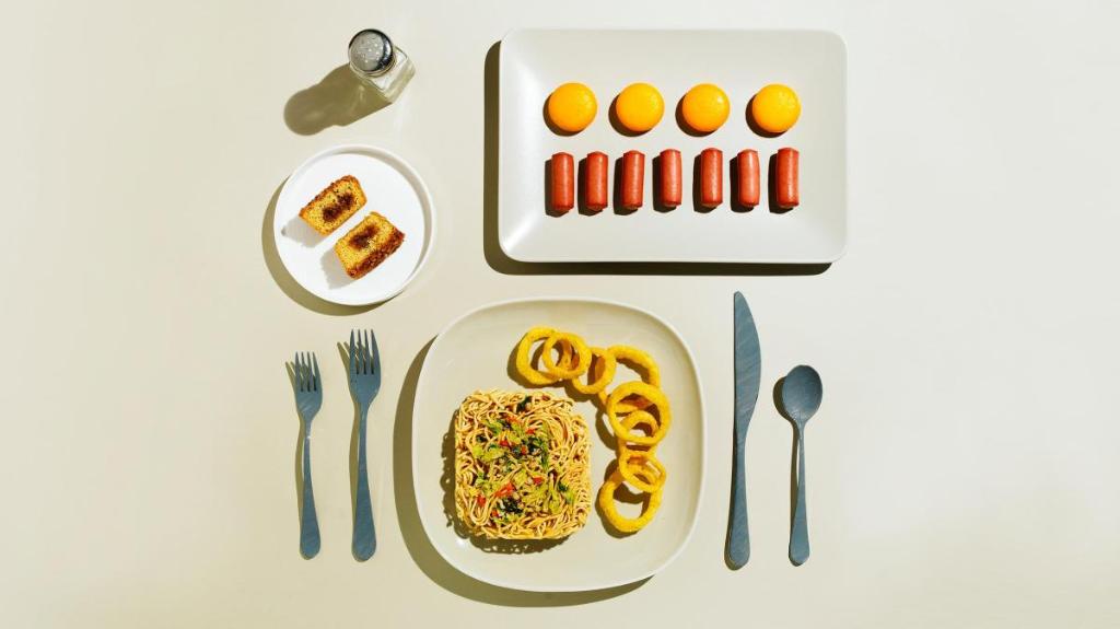 hsmithkitchen's tweet photo. The headlines have been full of talk of 'ultra processed' food and the call to cut portion sizes. Are you confused? Read this brilliant article which demystifies the issue and sets simple principles for healthy eating. @JoannaBlythman https://t.co/AezUVfVGuQ via @SundayTimesFood https://t.co/dAhS9S6fgY