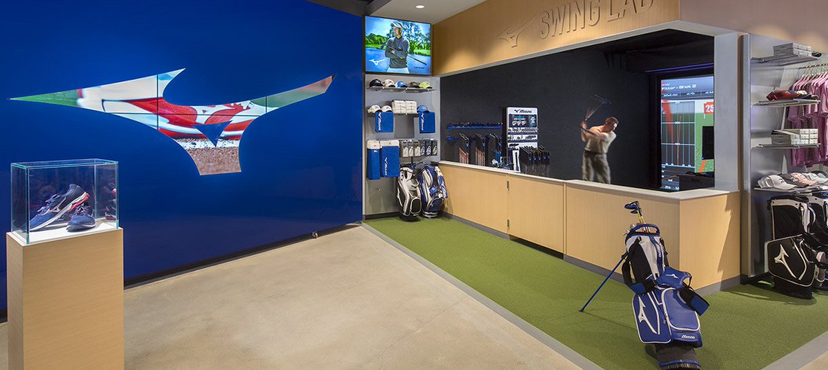 correrporquesi's tweet photo. Mizuno Store EEUU con diseño de Miller Zell. Una tienda emblemática que ofrece la posibilidad de sumergirse por completo en Mizuno.
#PowerToPerform #Mizuno #MizunoStore https://t.co/DK4pi5guFx