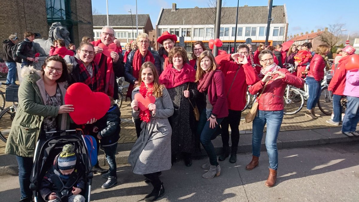opdewieken's tweet photo. Ook wij hebben " 💘 voor het onderwijs". Samen met alle collega 's van SCPO en AVES! https://t.co/ocY6QVyb1H