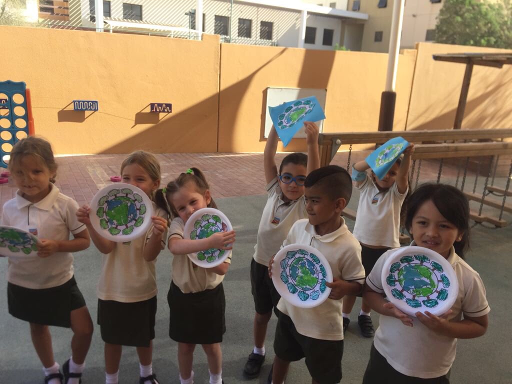 TraceyCroukamp's tweet photo. KG1 students in Arabic A and B preparing for green day tomorrow! #gcsgreenday #BeHappyBeGCS @GCSPYPHOAI https://t.co/duoayaPug9