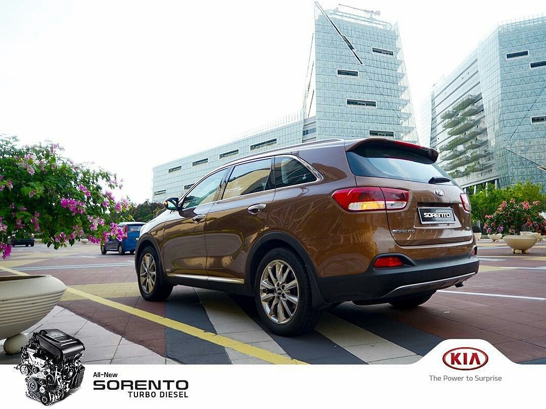 Travel far and wide with only 12L/100KM. 

#UnleashYourConfidence #KiaSorento  #fuelefficient