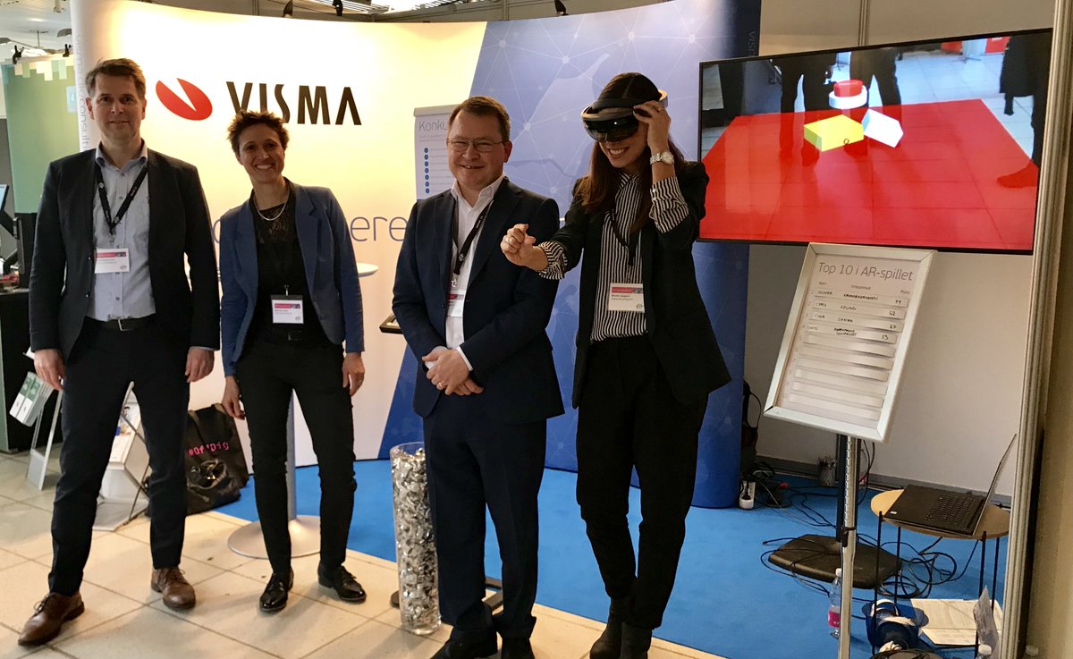 Så er #Visma-teamet klar til to dage på #Offdig 2018. Kom og få en snak om succesfuld digital forandring og deltag i vores sjove AR-konkurrence. Vi står klar med store smil på stand 42. Vi ses :-)