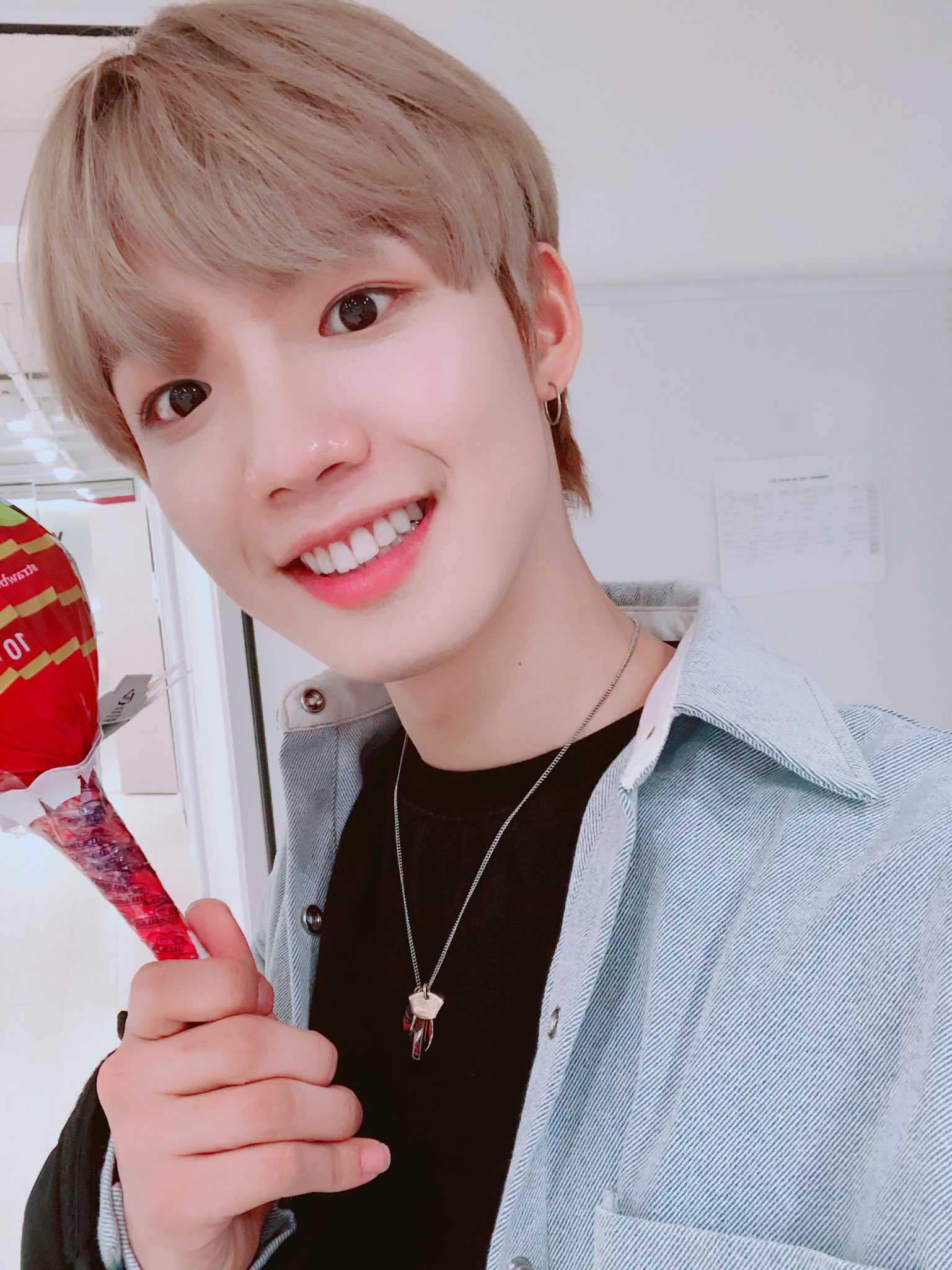 DYPdR3HUQAoPXhc.jpg:orig