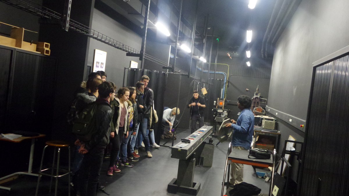 Au programme de l'exposition #Trajectoires <a href="/terre_avenir/">assoterreavenir</a>: quelques visites de labo: ici présentations de la photométrie et du simulateur de conduite <a href="/Ifsttar/">IFSTTAR</a> @UnivParisEst
