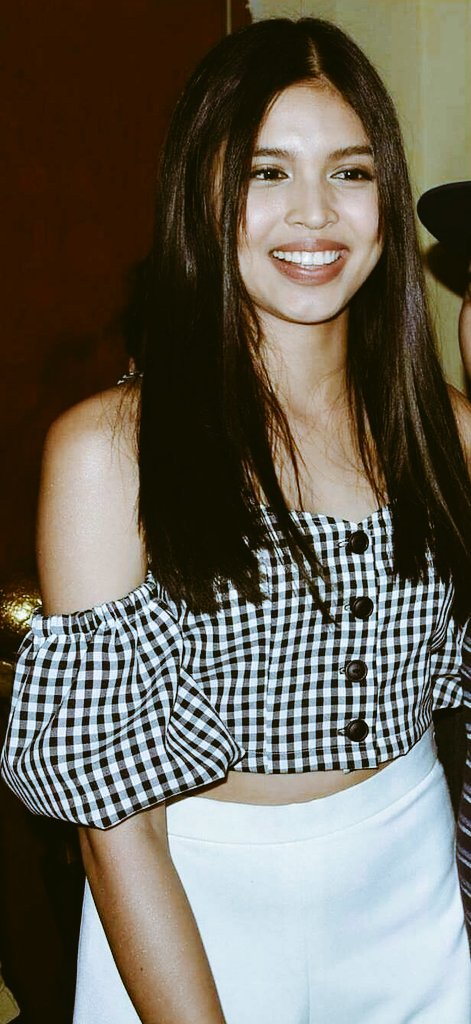 julysesgirl's tweet photo. Sayang meng meng di mo mameet ung mga warriors mo from different  countries which is, sila yung mga super active na defender  mo. Enjoy your night  with  your defender from Pinas. 
#EnchantressMaine23 https://t.co/ZnFT1Pie7f
