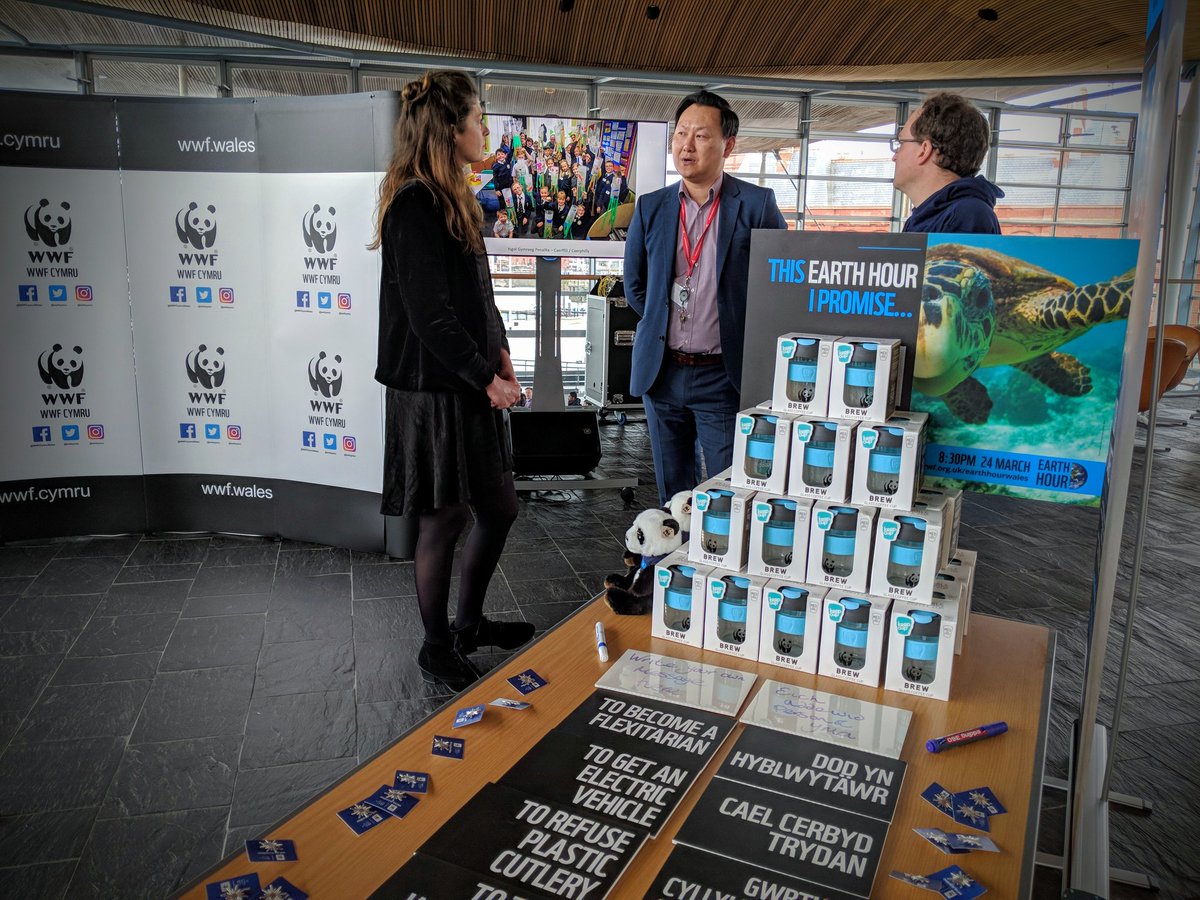 Today @WWFCymru is meeting with AMs @AssemblyWales to talk about #EarthHourWales #AwrDdaear and ask them to make their #PromiseForThePlanet.