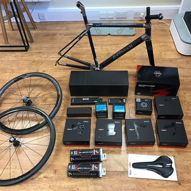 VeloAtelier's tweet photo. It’s been a long time coming but well worth the wait. 
@bastioncycles custom road bike with @envecomposites EE brakes and @sramroad #etap 
#engineeringanewartform #clinicalbikefit #hyperbikes https://t.co/bnLTuSGjgg https://t.co/3zBNugbh7p