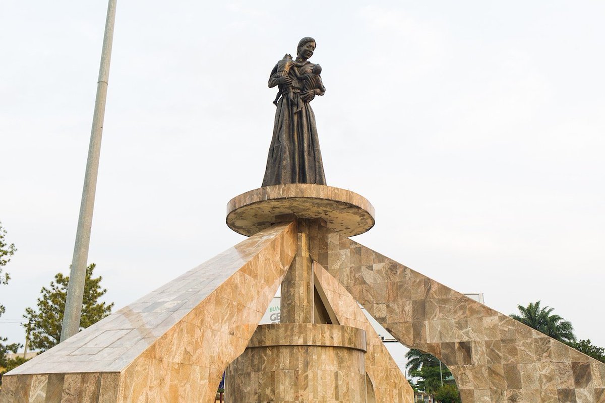 xplorecrosriver's tweet photo. This statue was erected in memory of Mary Slessor of Calabar. Born Aberdeen, #Scotland 2nd Dec. 1848. Died #Calabar, #Nigeria, 13 Jan.1915. https://t.co/3TavZ8SggR