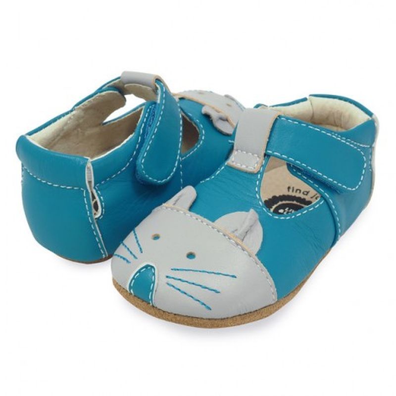 👣Its #WinitWednesday time!!
#Win a pair of <a href="/livieandlucauk/">livieandlucaUK</a> 'Scamper' first shoes in this beautiful azure blue. 
All you have to do is FOLLOW us and RETWEET this post.
This competition closes on 28/03/18 so make sure you've entered by then!
GOOD LUCK!!🤞