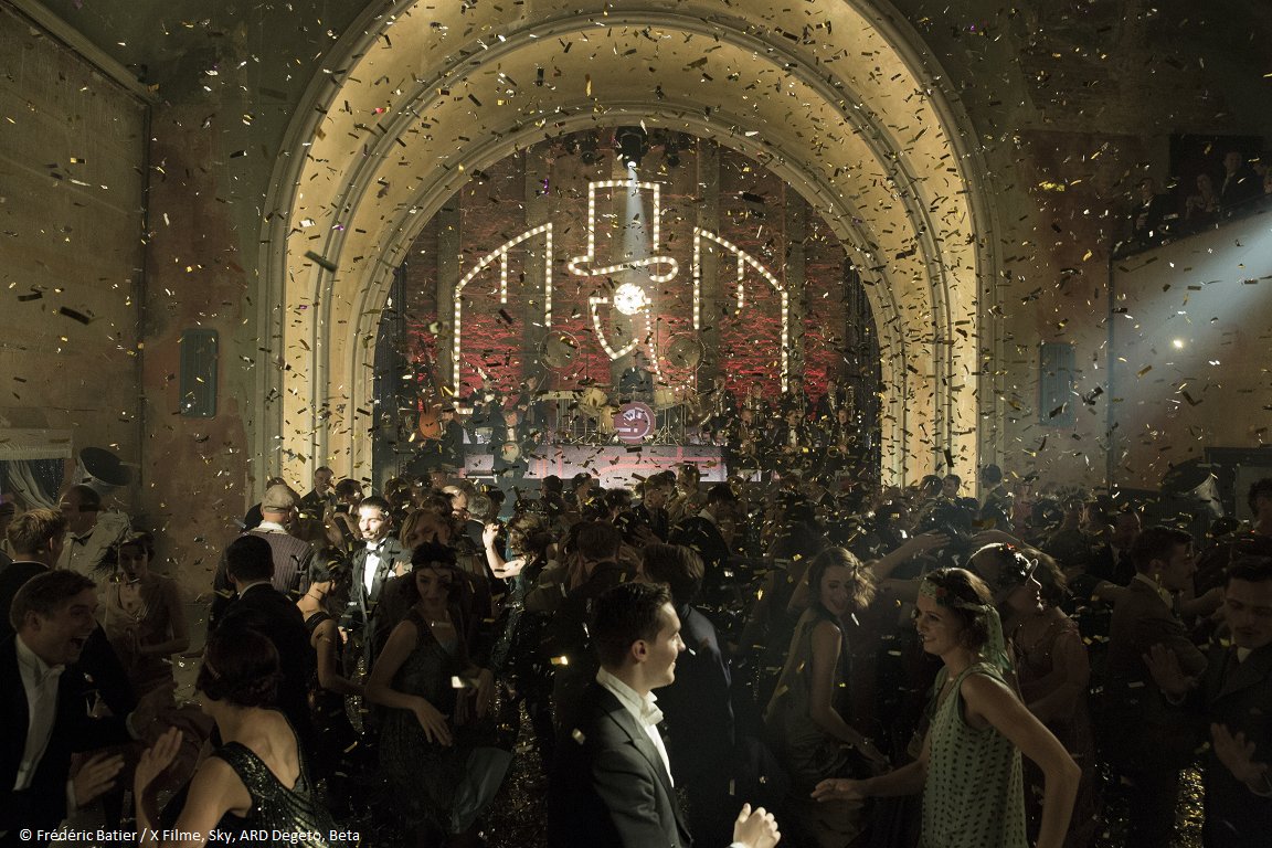 Stolz wie Bolle! #BabylonBerlin wurde mit dem #GrimmePreis ausgezeichnet. #XFilme @SkySerien #ARDDegeto <a href="/DasErste/">Das Erste</a> @BetaFilmGmbH