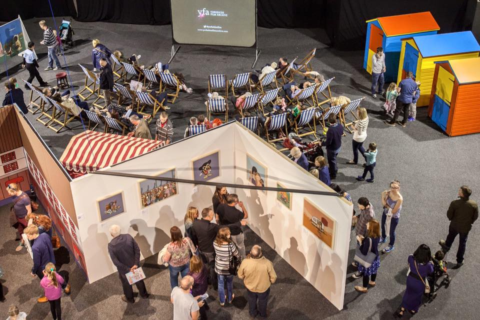Our deck chairs are the perfect #eventseating #solution! For #indoor and #outdoor events. See deckchairhire.com for info. #events #seatingsolutions #traditional #british #deckchairs #takeaseat #seaside #artshows #galleries #exhibitions