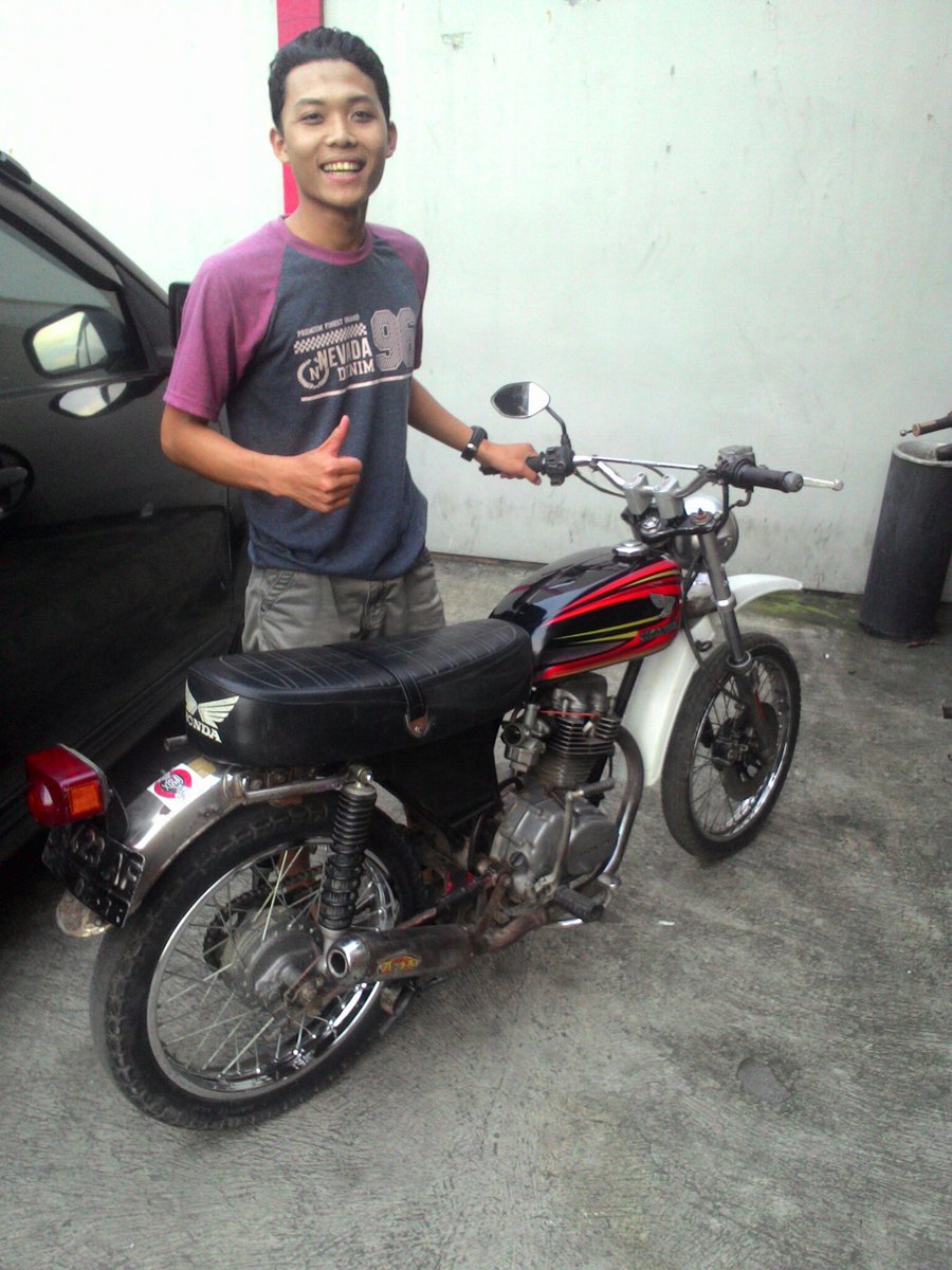 RendiDwiAstono's tweet photo. Hai Old Man, selamat datang diduniaku.
#HCGI
#CG125 https://t.co/mNUerazQUD