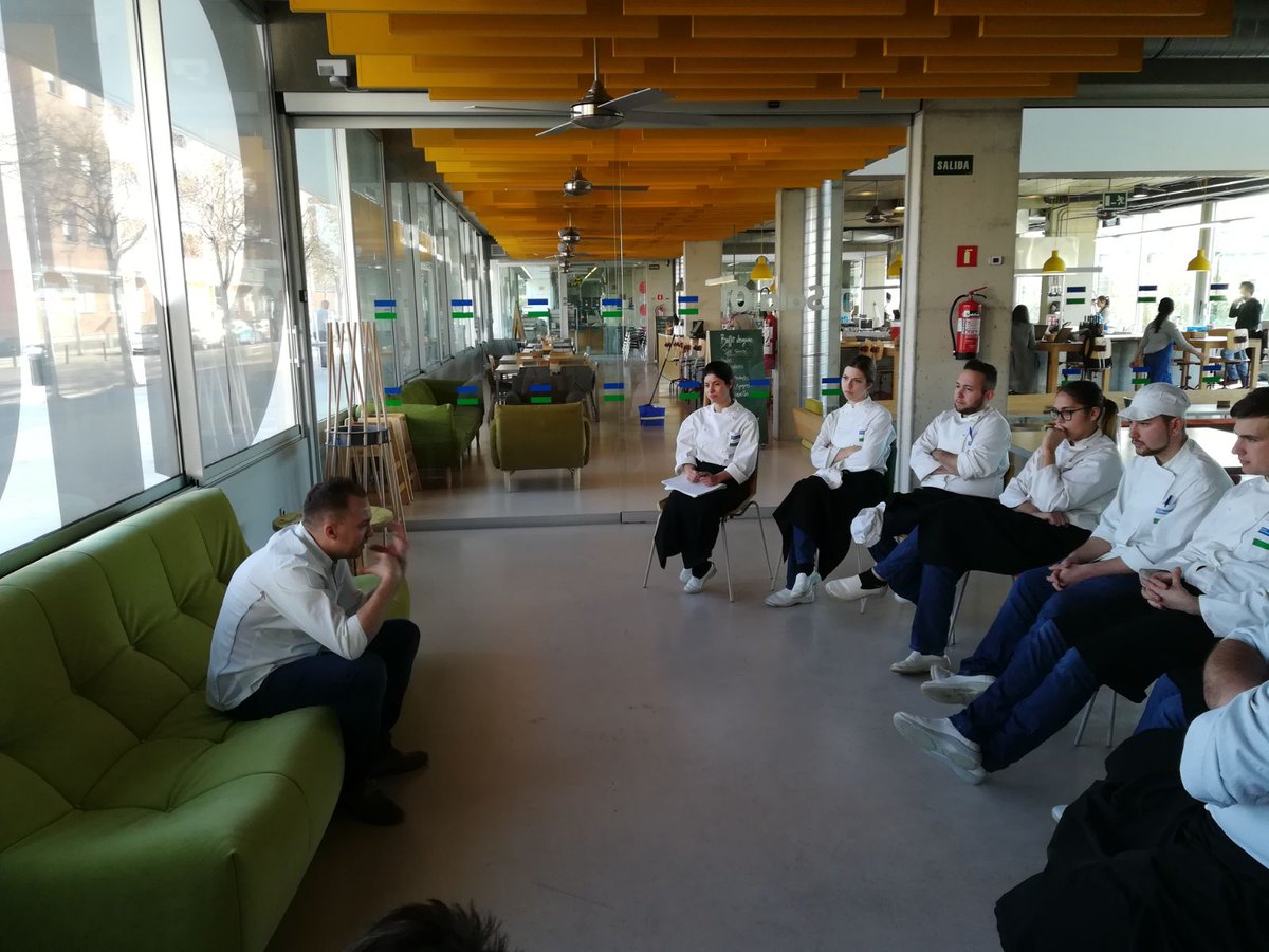 Nos ha visitado Tomeu Martí de @ArumeSushi. Hemos tenido la ocasión de aprender acerca de sus primeras experiencias con Japón y como empresario. ¡Gracias Tomeu por tú clase!