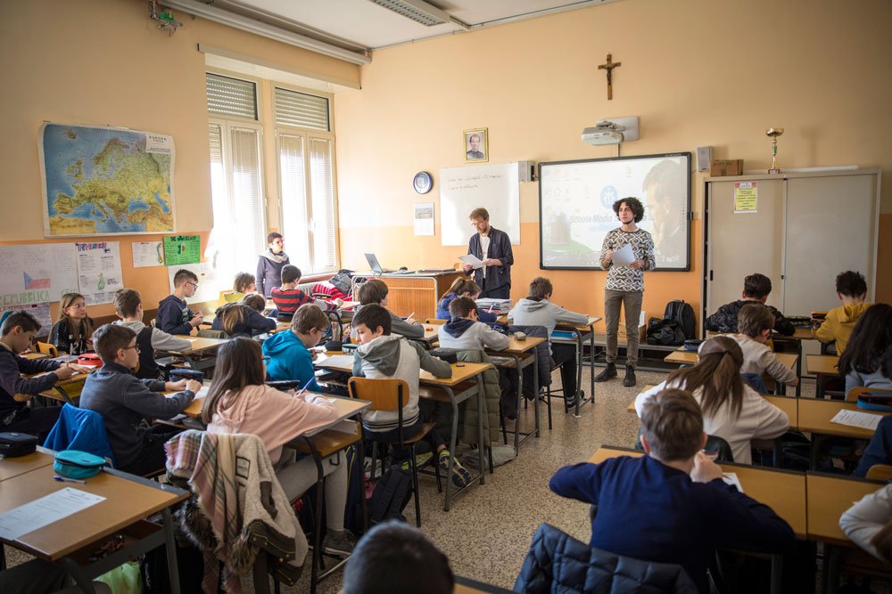 UNISG's tweet photo. Teaching to the #gastronomes of the future! Under the framework of the European #SUSPLUS project, our students attended secondary schools in the city of Bra to teach about sustainable #foodsystems. Th project aims for innovative #education towards #sustainable food systems. https://t.co/sCeR4X3OA8