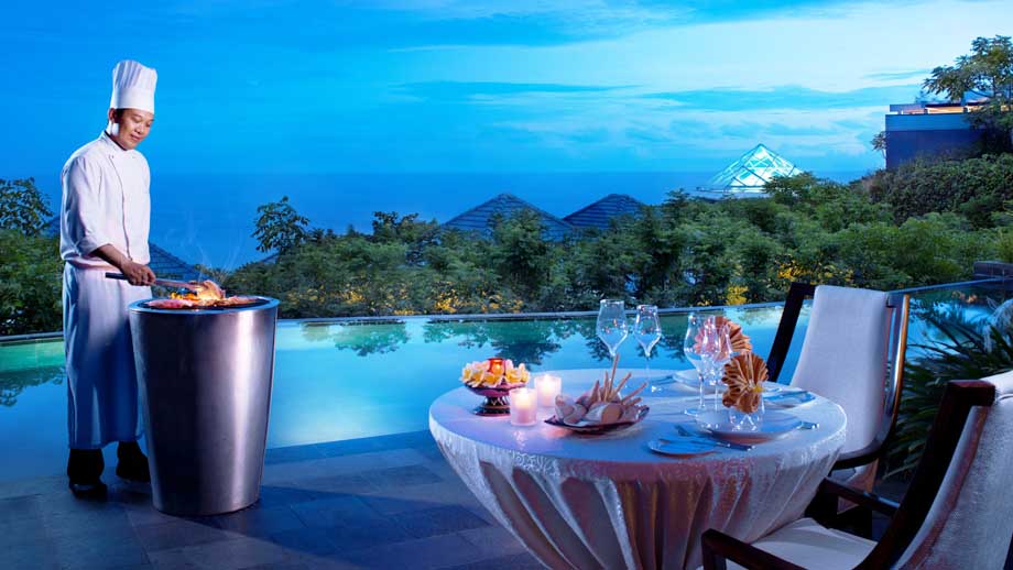 Is your anniversary coming up? Bali’s southern peninsula is the perfect place to celebrate it and a FAB first stop on an island-hopping getaway!  MORE >> facebook.com/Peter2Travel/ #travel #bali #banyantree #travelcounsellors  #luxurytravel