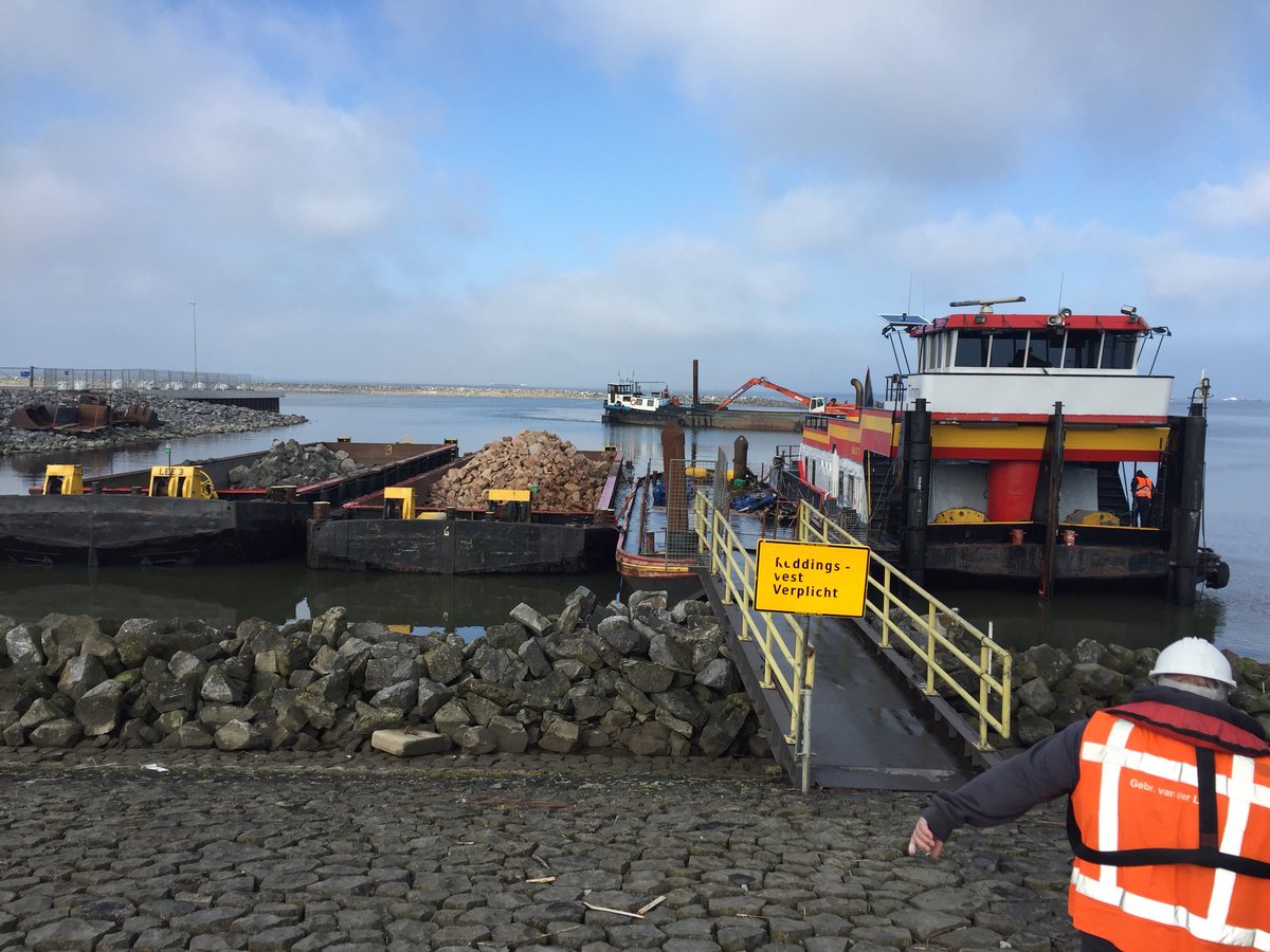 alidastgheib's tweet photo. Visiting the newly built port of #Flevokust port with @ihedelft participants https://t.co/14igL9GDi4