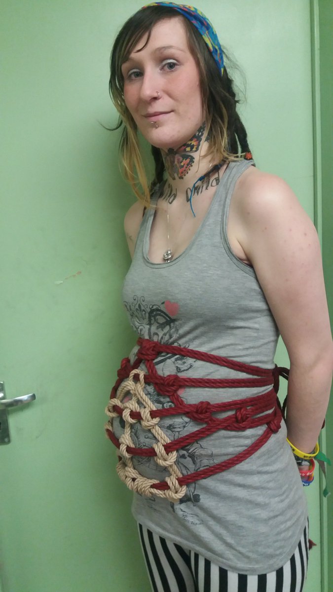Vixen_Chellb's tweet photo. Lastnights roping. Bunny:Me Rigger:A friend Was her 1st bump shibari &amp; Im honoured to of been her 1st pregnant bunny. Experienced rigger so NO it wasnt tight or restricting. #pregnancyshibari #shibari #prettyropeties #ropebunny #ropecommunity #rigger https://t.co/sbWhCGpDCD