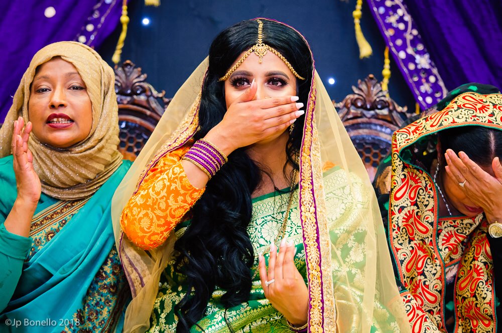 What could this be???💝💝👳🏾‍♀️👳🏾‍♀️ #wedding #weddingbuzz #indianwedding #indianweddingbride #asianwedding #weddingphotography #mendhi #reportage #ohno