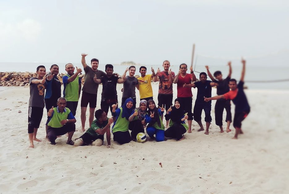 We played some volleyball earlier today with some locals on a tiny beach here in #Penang More new friends! Video coming soon. <a href="/IrishAbroad_com/">Irish Abroad</a> <a href="/irishabroad/">Irish Abroad</a> #Malaysia #beach #SouthEastAsia #StPatricksDay2018 #TouringBand #IrishMusicParty #volleyball
